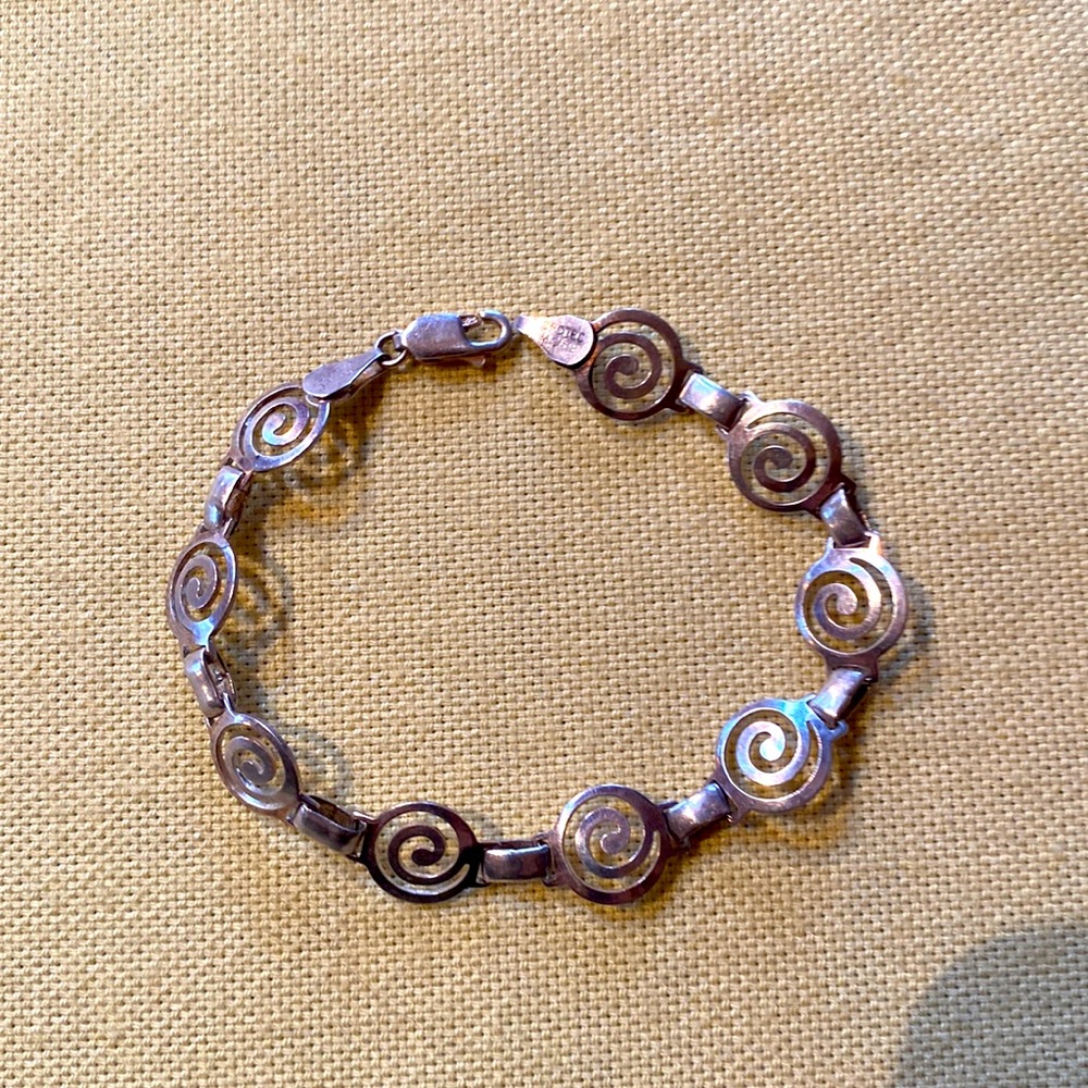 Sterling silver circle bracelet🌺